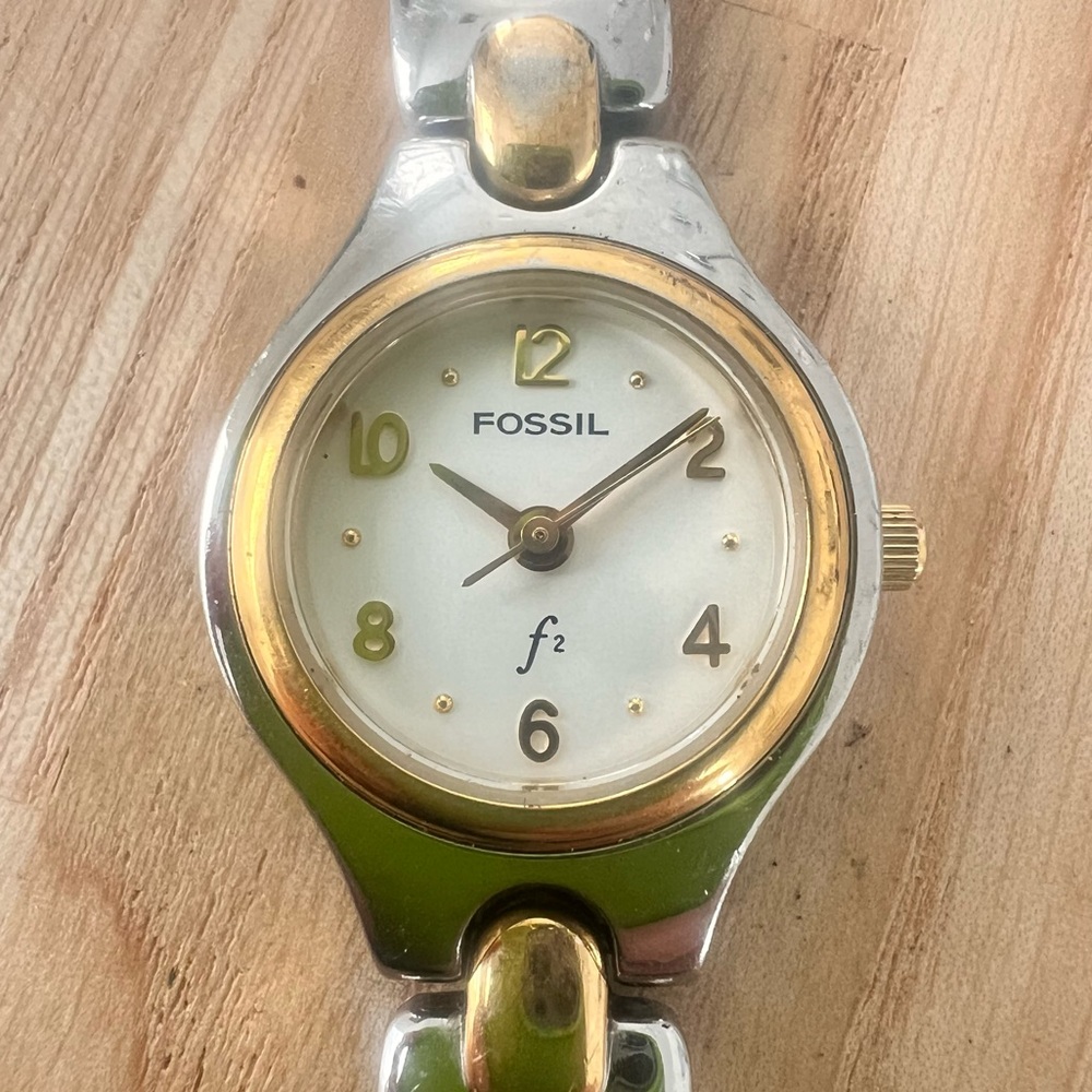 Fossil f2 ladies two toned bracelet watch NEW BATTERY